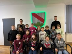 Die vierte Klasse besucht das Rathaus